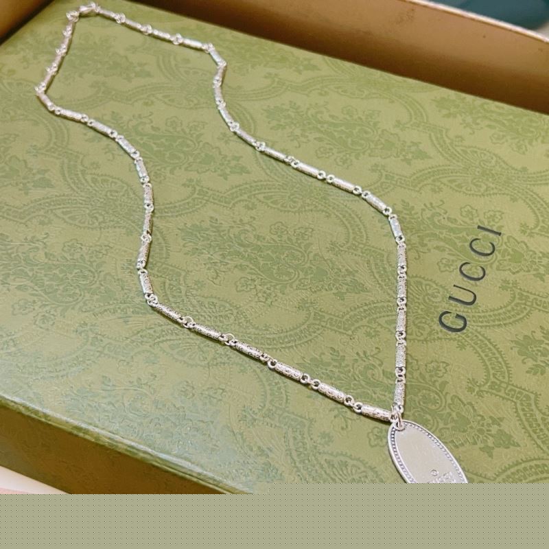 G*u*i necklaces